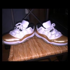 Jordan 11 Low Gold Size 10.5